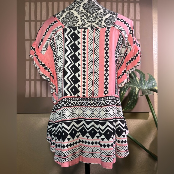 EASEL Top - Picture 2 of 6